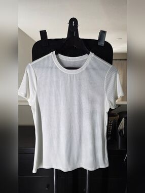 ALO Yoga White Ribbed Crew Neck Tee